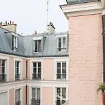 Charming Parisian T2 With Rooftop View