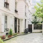Charming Parisian T2 With Rooftop View