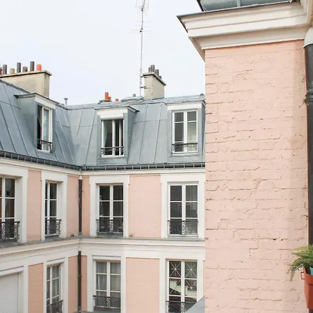 Charming Parisian T2 With Rooftop View *