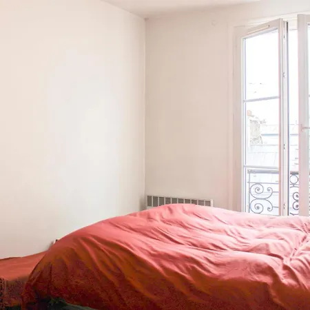 Charming Parisian T2 With Rooftop View Parigi