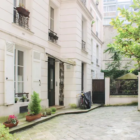 Charming Parisian T2 With Rooftop View * Parigi