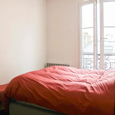Charming Parisian T2 With Rooftop View Parigi
